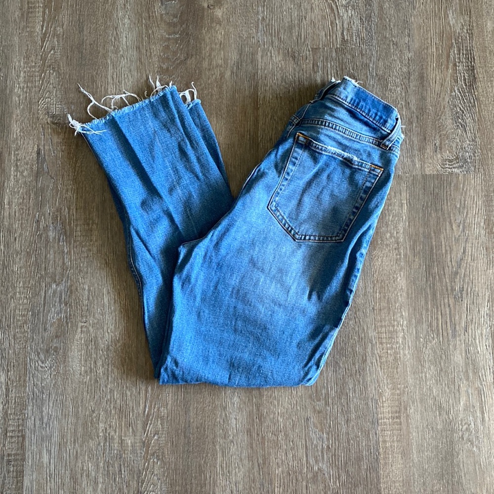 Medium wash. ABERCROMBIE & FITCH. curve love, ankle straight ultra high rise